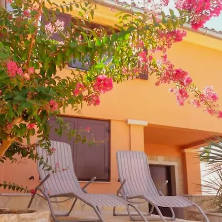 Holiday House St. Marina Tatil Evi *