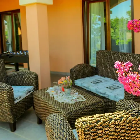 Holiday House St. Marina Tatil Evi *